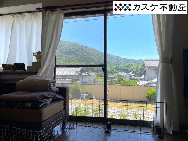 窓の外に広がる田舎景色がホッコリ落ち着きます。