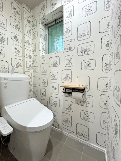 オシャレな壁紙のトイレです！