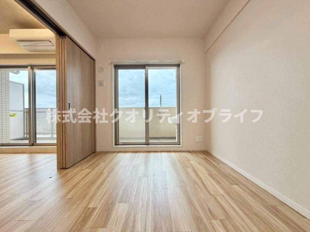 各洋室にクローゼットが備わっているので室内を常に生活感のない美しく整った状態にキープでき、毎日の身支度もスムーズにこなせる機能的な空間です。
