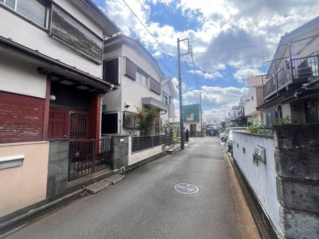 前面道路含む現地写真です