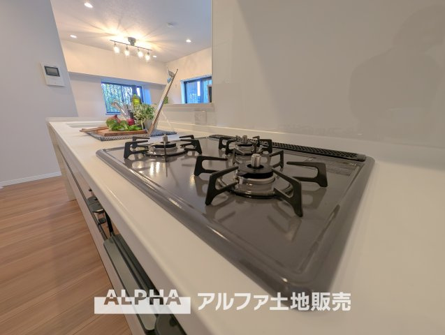 【Gas　range】　◆ガスレンジ◆丈夫で汚れにくく、お料理の後もさっと拭くだけで清潔。毎日の家事をラクにし、ご家族の笑顔を支える嬉しい設備です。