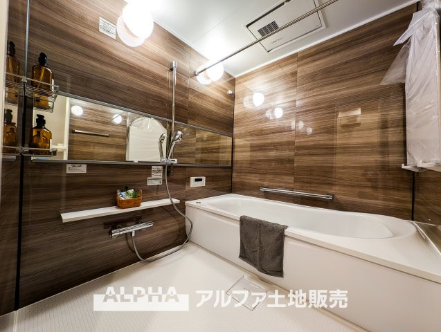 【Bathroom】　◆浴室換気乾燥機付きUB◆雨に日でも洗濯物が乾かせ、同時に室内を乾燥させる為、カビ、汚れの発生を抑えます。暖房機機能があり冬場は入浴前に暖め可能でとても重宝します。