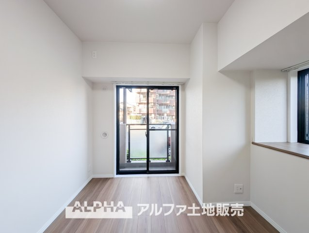 【room】　◆居室◆光に包まれるように設計された空間。太陽の光が爽やかな目覚めを誘い、良い一日を予感させてくれます。