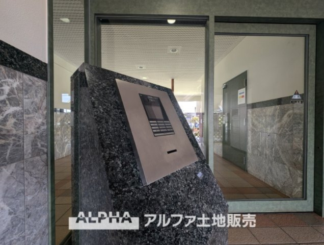 【Auto　lock】　◆オートロック◆不要なセールスや不審者をシャットアウトし静かで快適なシステムは私達に恙ないライフスタイルを与えてくれます。
