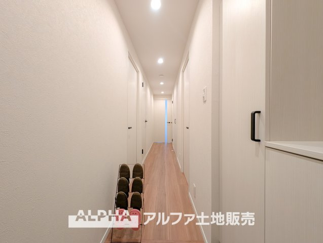 【Shoes　cloakroom】　◆シューズクローク◆帰宅し玄関を入ると容量たっぷりなシューズクローク。そこにはお気に入りのチャカブーツやジョンロブのストレートチップを眺める。そんな時間も悪くない。