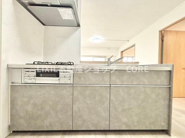 最新のシステムキッチンに新規交換済です。新品のキッチンなのは嬉しいですね。