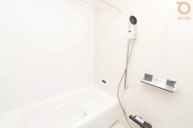 【ondo建物プラン例／浴室】一日の終わりに、肩の力をふっと抜けるバスルーム。静かな時間を、ゆっくり取り戻せる場所です。浴室乾燥機付きでカビ対策＆雨の日もへっちゃら◎