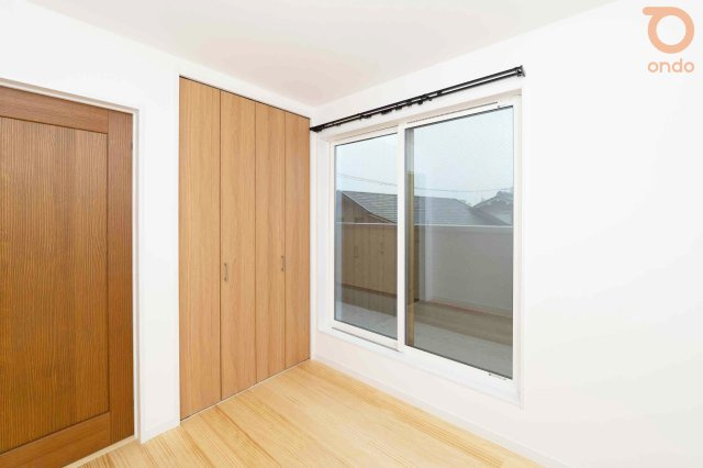【ondo建物プラン例／洋室】外の光を感じながら、ひとりの時間に没頭できる。そんな贅沢が日常になる部屋。