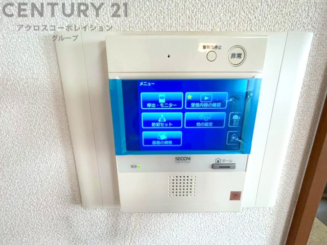 訪問者が来たときにテレビ画面で確認できるため、安心してドアを開けられます。録画機能があるものもあり、留守中に来訪者を記録しておくことができます。利便性が高く、セキュリティ面でも安心です。