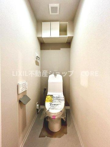 トイレはウォシュレット標準の節水トイレで、デザイン性・清掃性に優れたトイレを採用