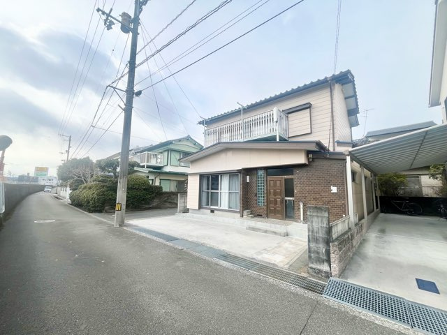 前面道路含む現地写真です。