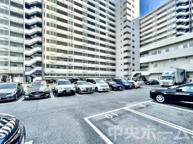 【敷地内駐車場】最新の空き状況や費用などの詳細は担当スタッフまでお問い合わせください。