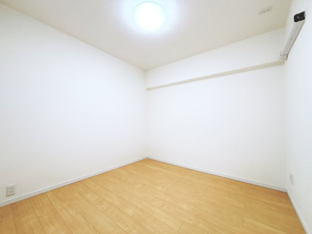東側4.5帖洋室