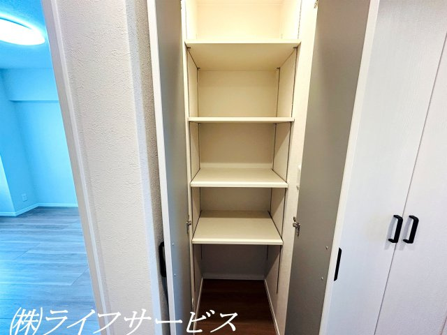 廊下に収納有