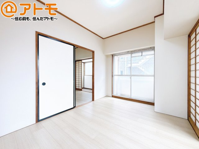 壁と床がシンプルな色合いだからこそ自分だけの空間を作れます♪お部屋作りのイメージは順調でしょうか♪