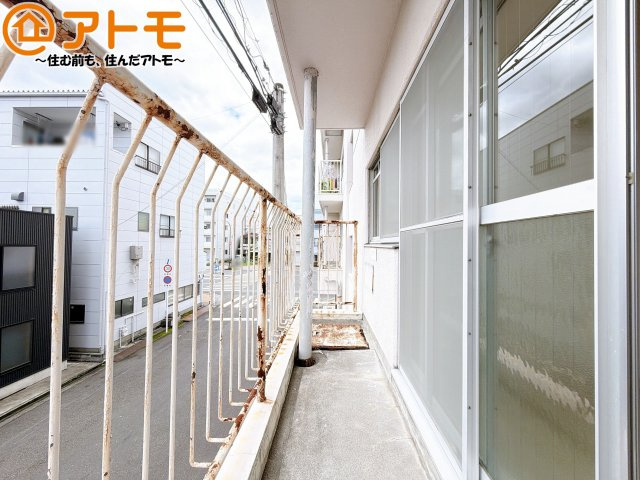 陽当りの良いバルコニーはお洗濯物はもちろんお布団もふかふかになります♪