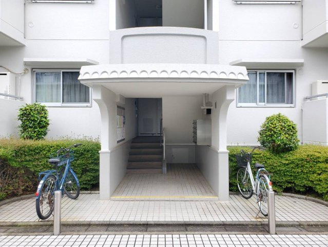 清潔なエントランスです
