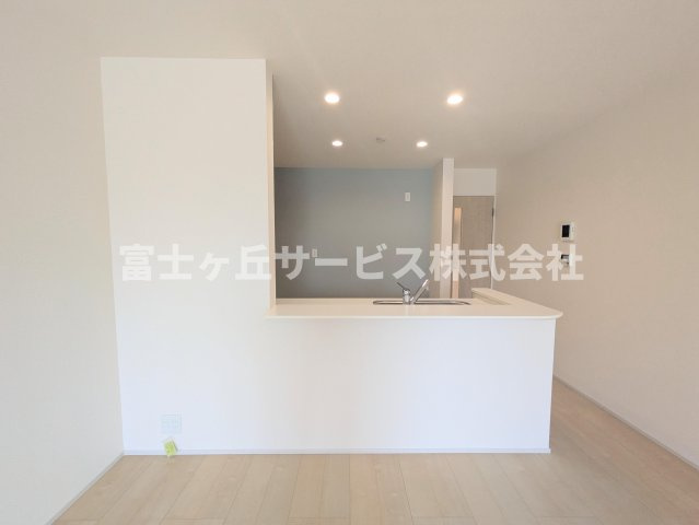 前から見たキッチンです