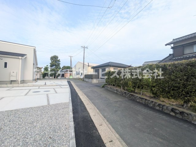 前面道路です