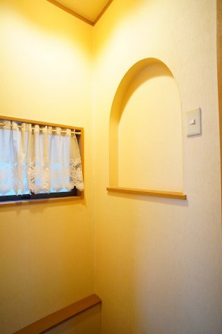 こちらは3階階段にあるニッチ（飾り棚）です♪　