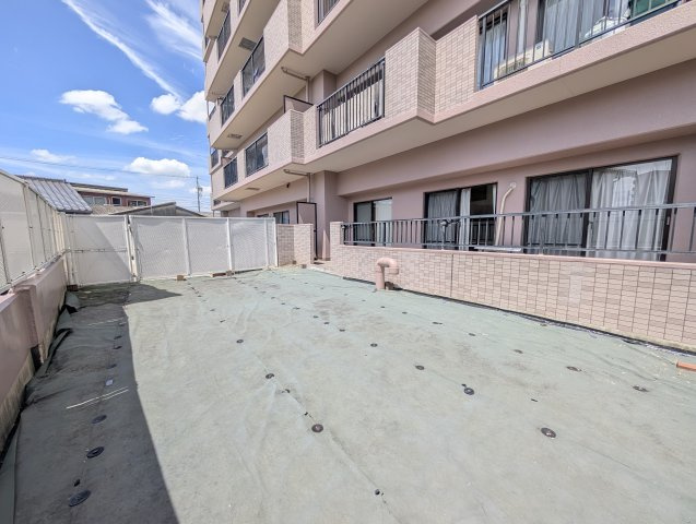 10坪以上の南向き専用庭付き！防草シートが敷いてあり管理も楽々♪