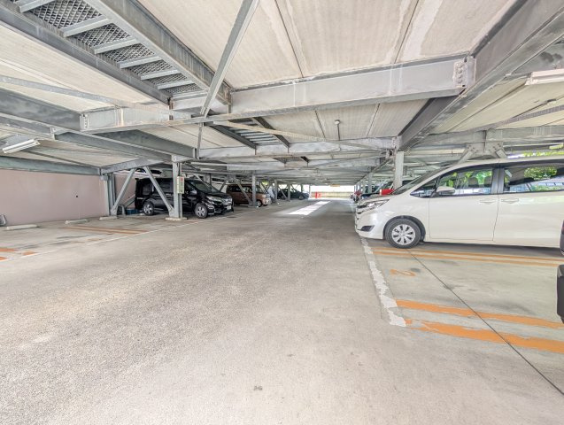 屋根付き駐車場継承可能♪