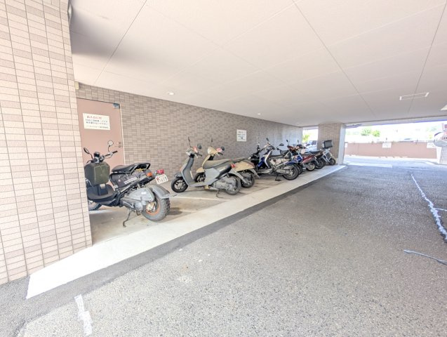 屋根付きバイク置き場使用料無料♪