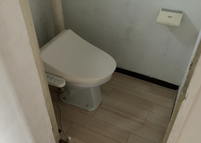 トイレは大きさや形、機能、抗菌性などが異なる多種多彩なタイプが各メーカーから出ています。それぞれに良さがあるため、事前にどういったタイプのトイレがいいのかをご家庭内で決めて、内見に行くといいでしょう。