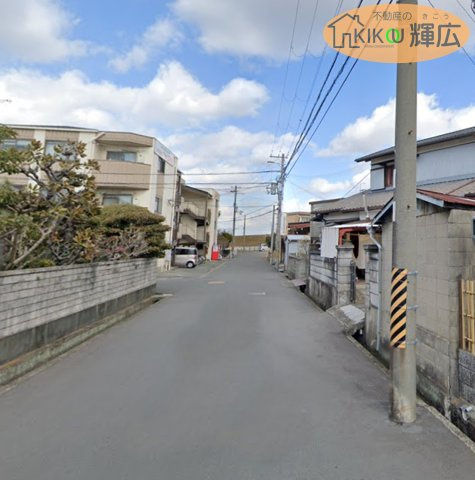 前面道路は広々としておりますので、お車の運転が苦手な方でも安心ですね。