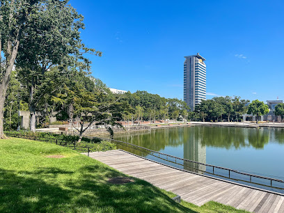 多摩中央公園まで徒歩11分