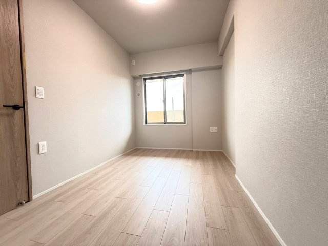 個人の部屋や寝室として使える洋室です