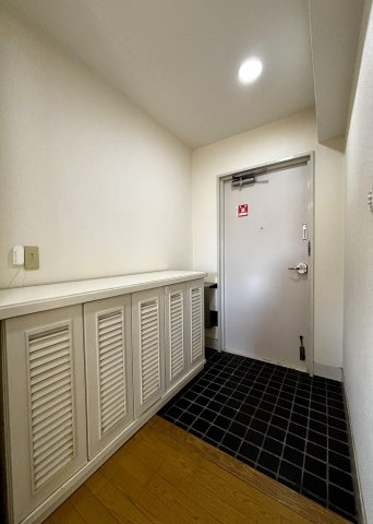 シューズボックスも設置された玄関　