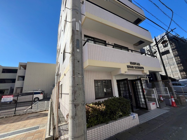ＳＲＣ造は強度や耐震性の面でもRC造と比べて優れています。そのため、10階建以上の高層または超高層マンションなどの建築にも多く採用されています。柱や梁などのサイズが小さくても高い耐震性を確保できます。
