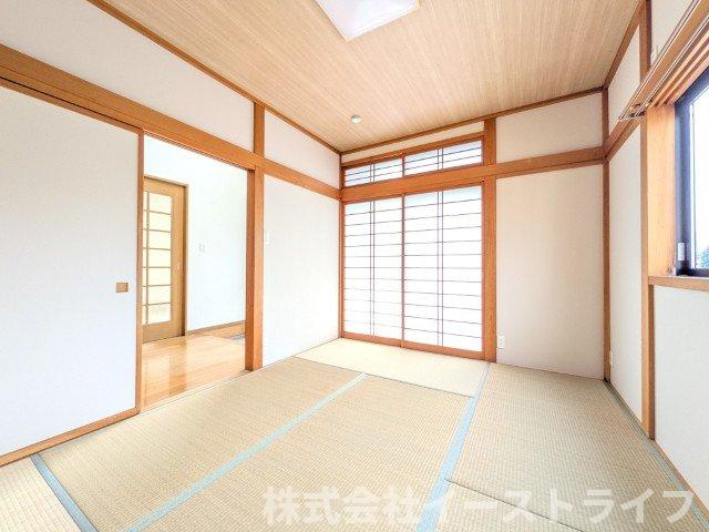 玄関横西側6帖の和室