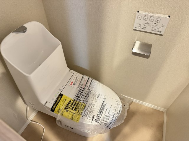 ～暖房温水洗浄機能付きトイレも新規交換済　冬場は特に嬉しい機能ですね～