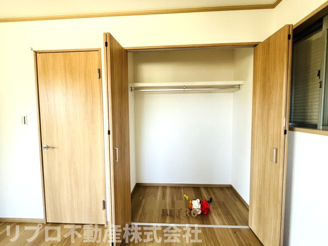 大きなクローゼットで収納力があります