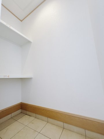 ■SIC｜靴だけでなく、ベビーカーやアウトドアグッズなどをしまえるシューズインクローク。汚れを落として家の中にしまう手間がはぶけて便利です♪