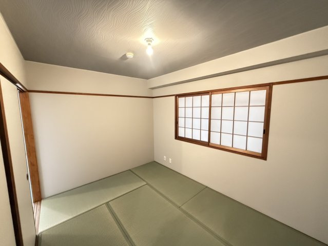 約6帖の和室です。押入れがあり収納充実しています。