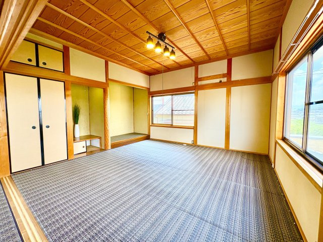 2階8帖　高台で解放感のある2階のお部屋です