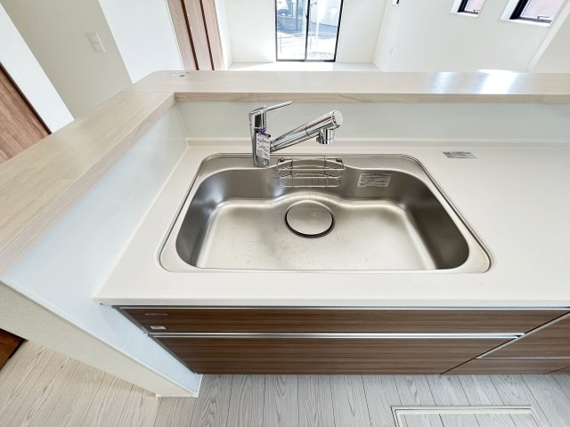 浄水器内蔵型ハンドシャワー