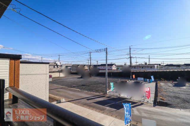 【建物からの眺望】バルコニーからの景色。十分な間隔が確保されております。
