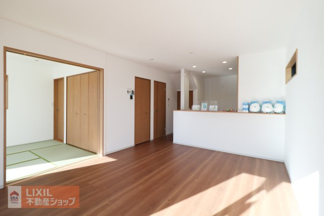 【ダイニング】広々としておりホームパーティーも開けそうです。
