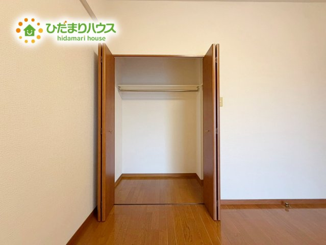 ハンガーパイプ付でお洋服の出し入れもラクラクです！