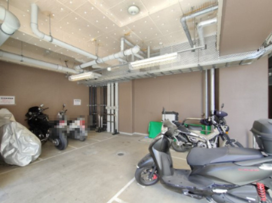 【バイク置き場】