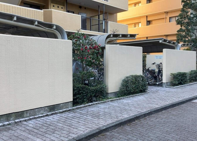 マンションの駐輪場は、事前に空きがあるか確認を取ると安心です。せっかく入居したのに駐輪スペースがない！なんてことになったら大変ですよね。そこで、内見時や購入前にはまず事前に確認しておくと良いでしょう。
