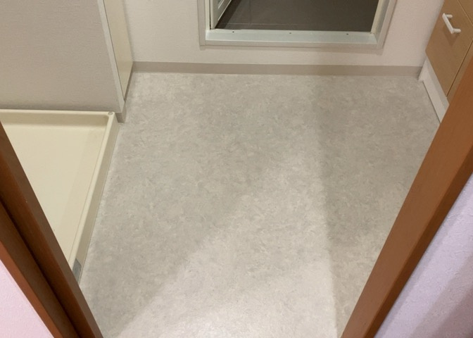 洗面脱衣所は「体を綺麗に整える場所」という目的と役割を持っています。そして便利で使い勝手のいい「体を綺麗に整える場所」にするためには、配置や動線、照明や収納計画をしっかりと検討しておく必要があります。