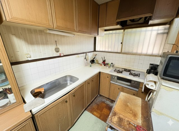 【水呑向丘　土地建物のキッチン】
