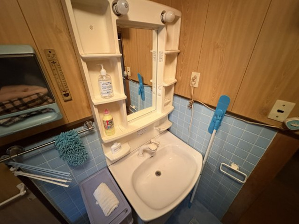 【水呑向丘　土地建物の独立洗面台】