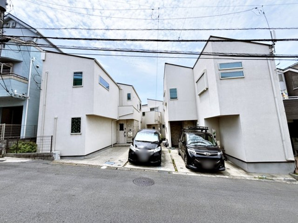 【 開放的なリビングのある家 の外観】