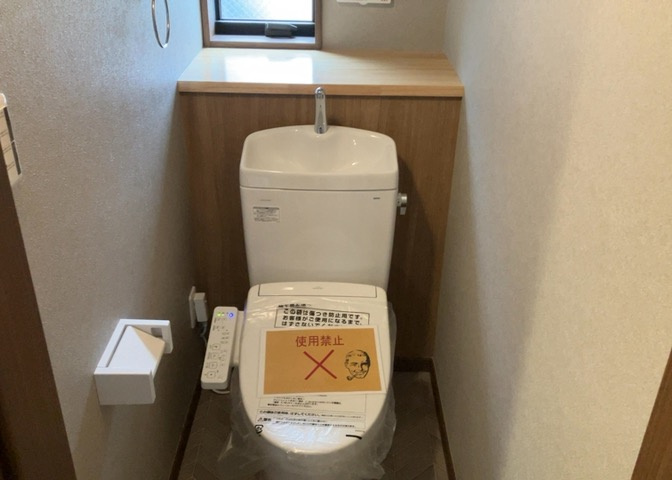 トイレは大きさや形、機能、抗菌性などが異なる多種多彩なタイプが各メーカーから出ています。それぞれに良さがあるため、事前にどういったタイプのトイレがいいのかをご家庭内で決めて、内見に行くといいでしょう。
